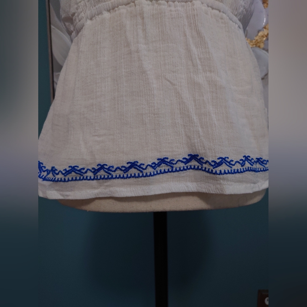 Embroidered Blouse - Picture 6 of 6